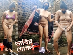 Bengali bhabi Bath part-2. Desi magnificent wet-nurse Mature together with sexy body. Record bath video