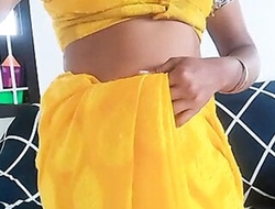 Swetha tamil wife saree undress