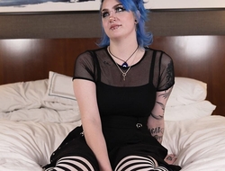 Goth alternative hottie gets what they call on