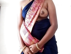 Tamil get hitched Swetha half-shirt in the matter of saree show