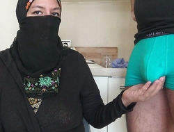 Virgin Muslim Woman Makes Tricky Porno Movie